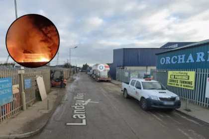 Dramatic 100-Ton Scrap Yard Blaze Hits Industrial Erith 2026