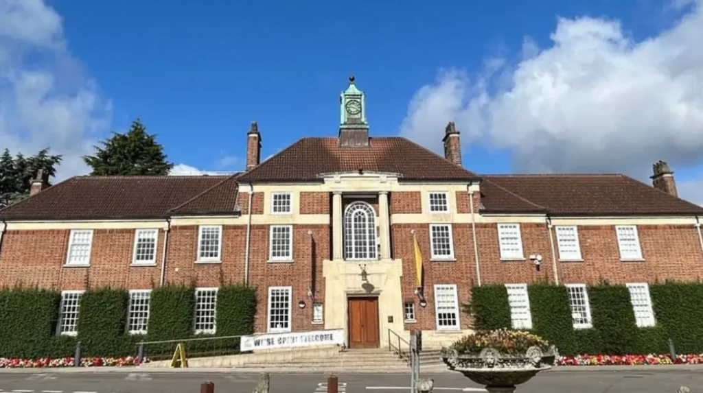 What Hidden Gems and Unique Experiences Exist Near Bromley Town Centre?