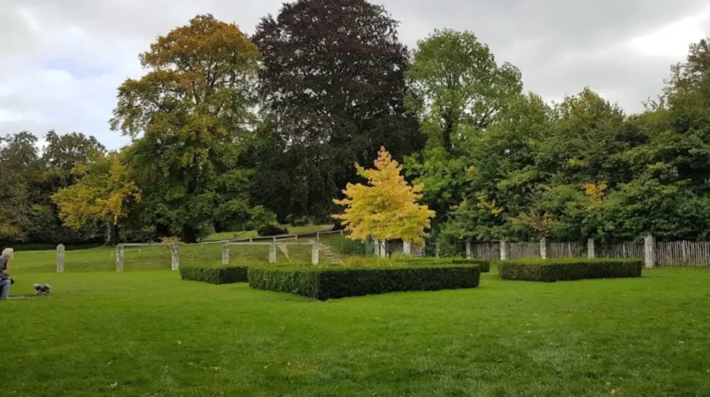 What are the best family attractions in Bromley for visitors?