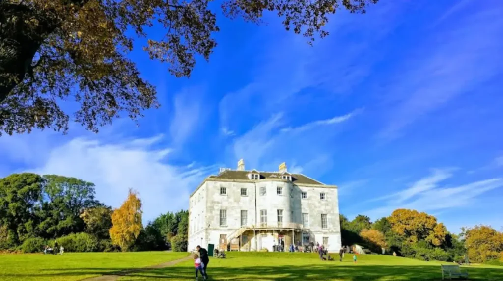 What free green spaces and outdoor activities does Lewisham offer?
