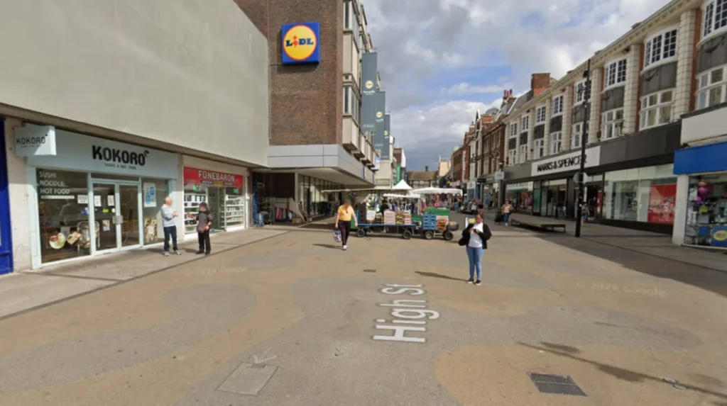 What makes Bromley a shopping destination?