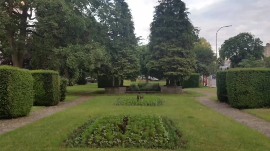 What makes Lewisham a good weekend base?