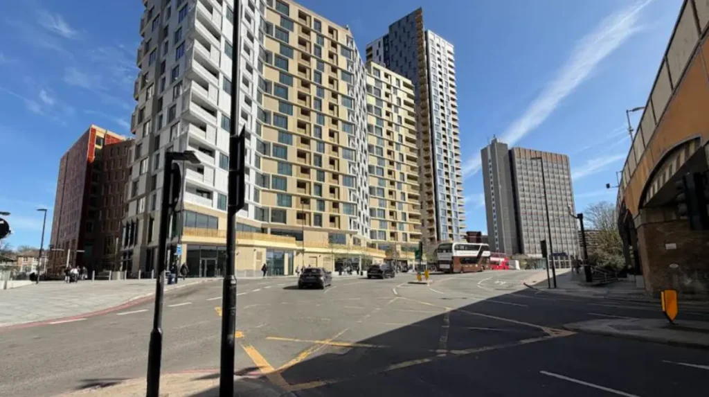 What makes Lewisham an ideal hub for digital nomads and remote workers?