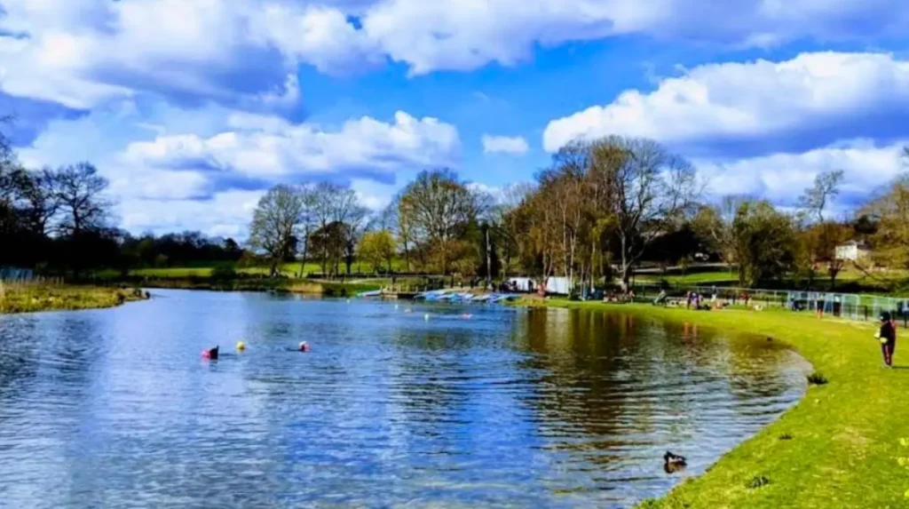 What safety, accessibility and visitor practicalities should travellers know?