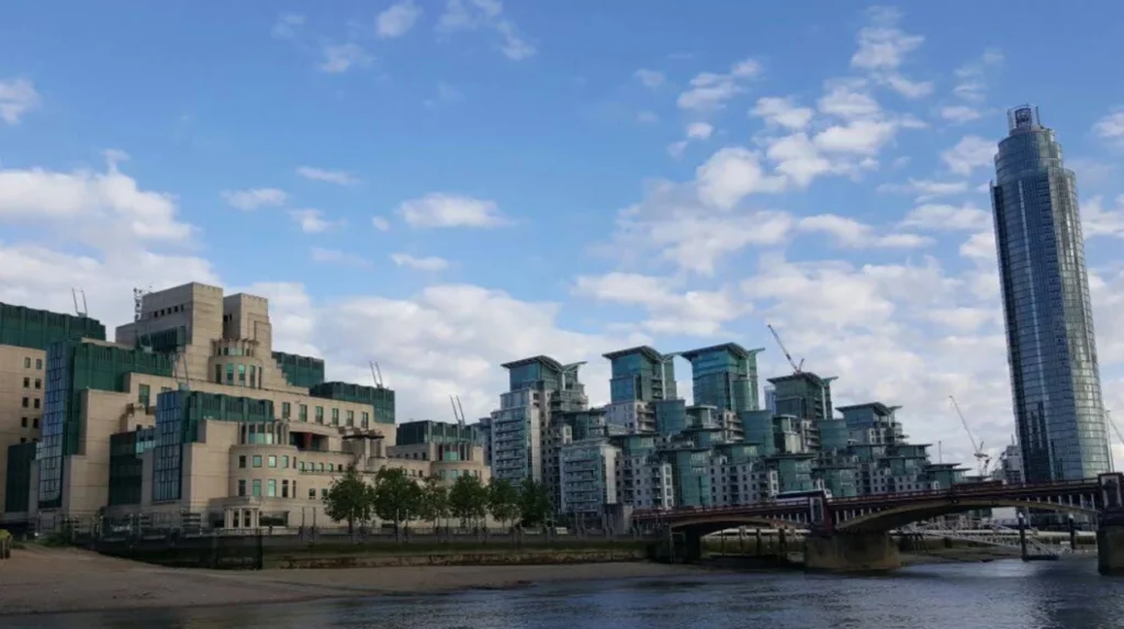 How Can Photography Enthusiasts Capture the Best Architectural Views in Lambeth?