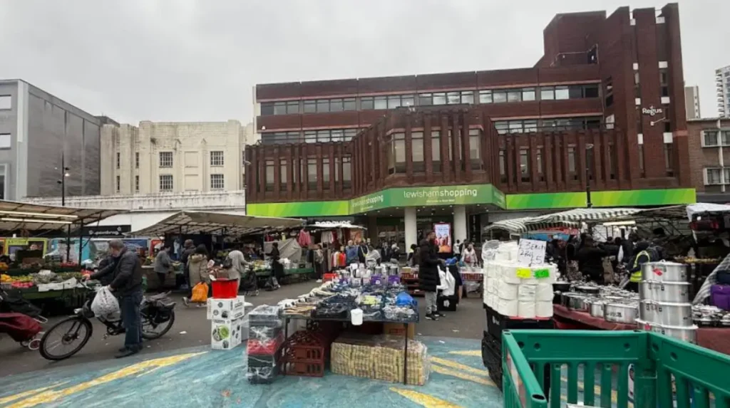 How Can Tourists Combine Nature Sites into a Day Trip in Lewisham?