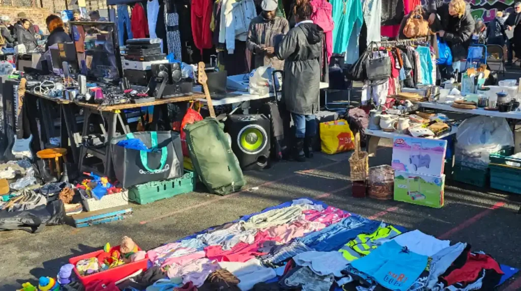 What are the best markets in Lewisham for tourists?