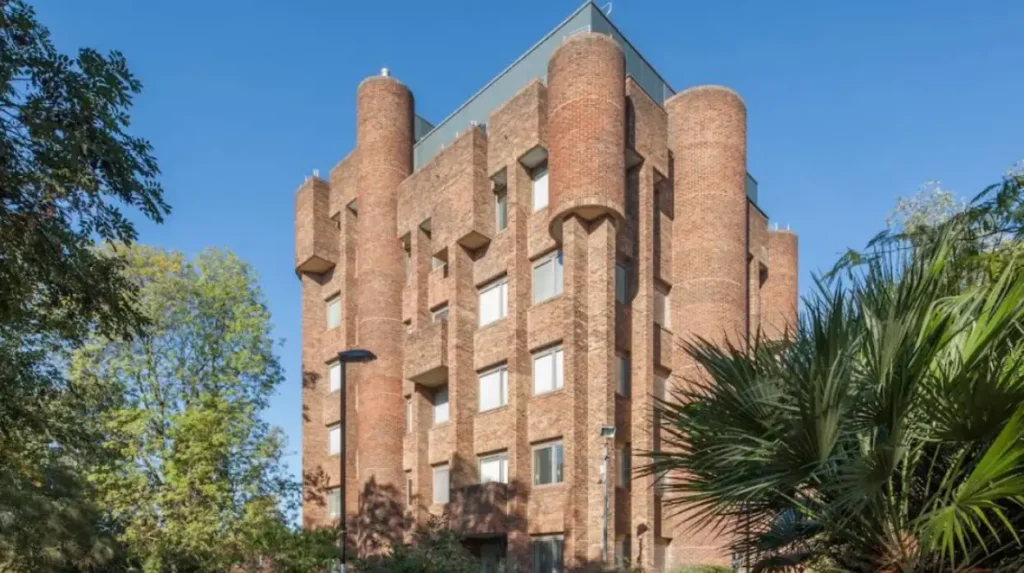 What are the most important historic landmarks in Lewisham?