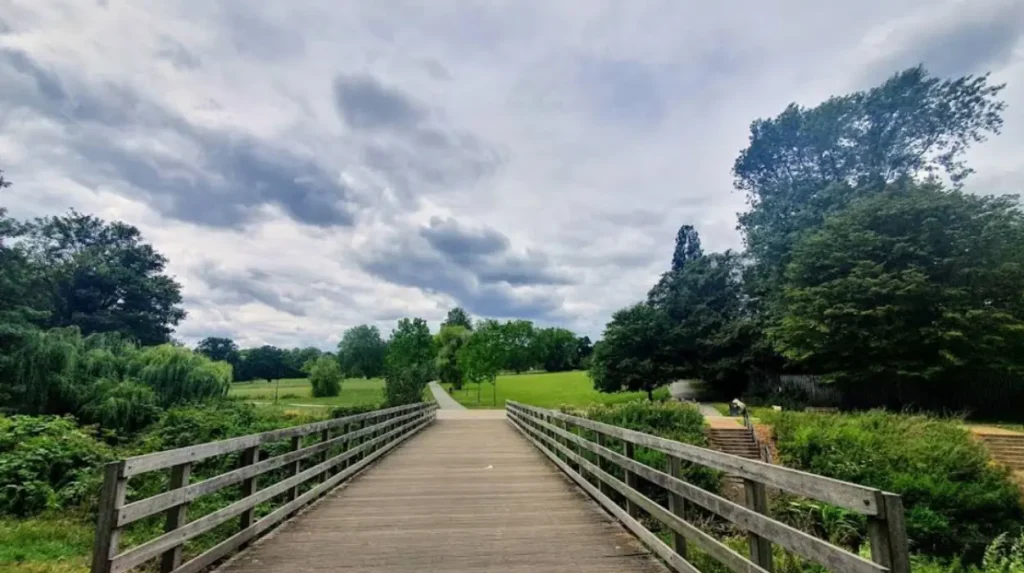What are the most romantic outdoor places in Lewisham for couples?
