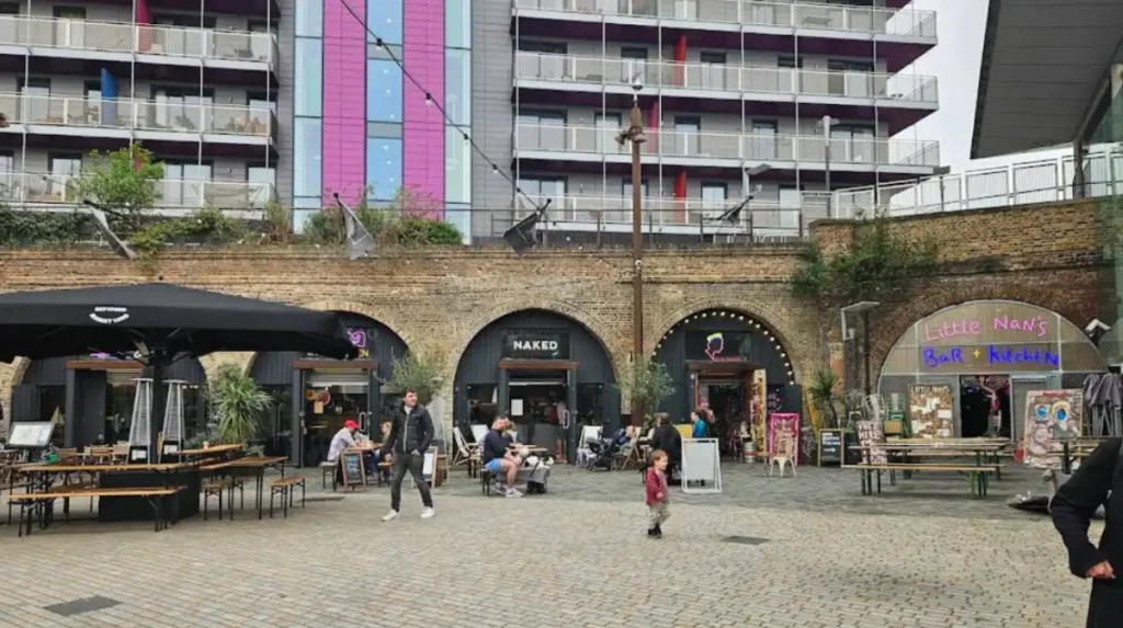 What are the top attractions near Lewisham Town Centre?