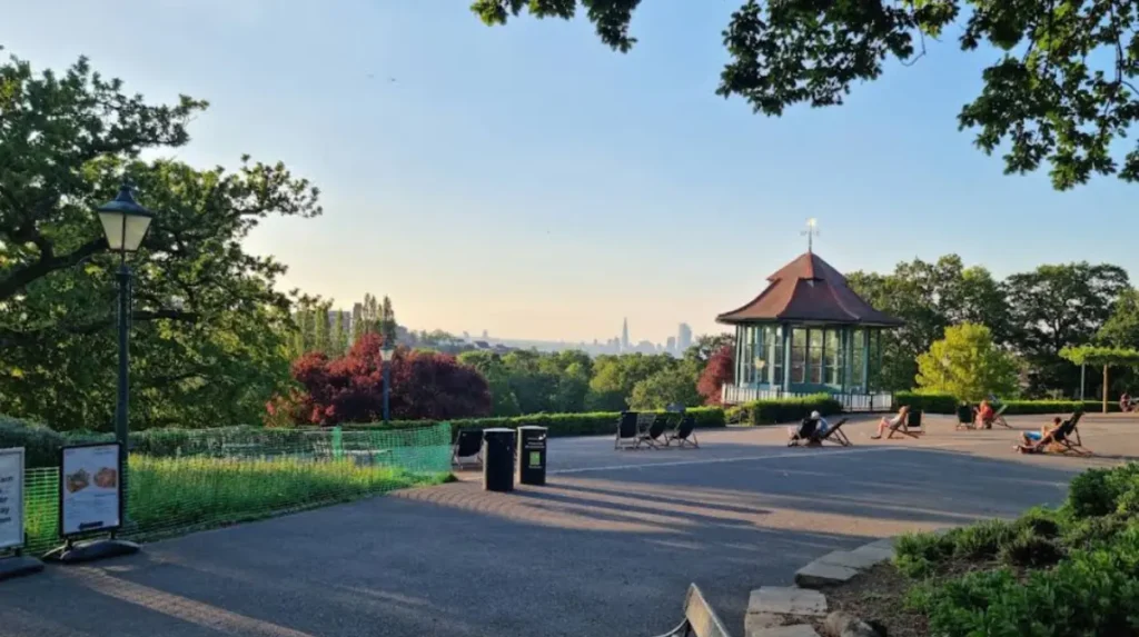 What family-friendly attractions are in Lewisham?
