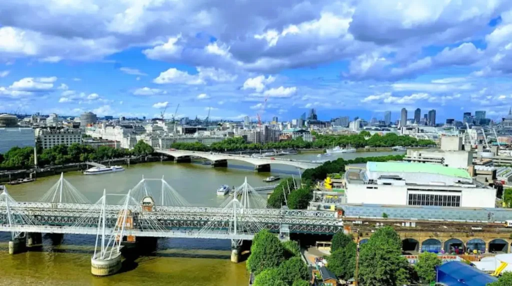 What makes Lambeth a top destination for tourists and leisure travellers?