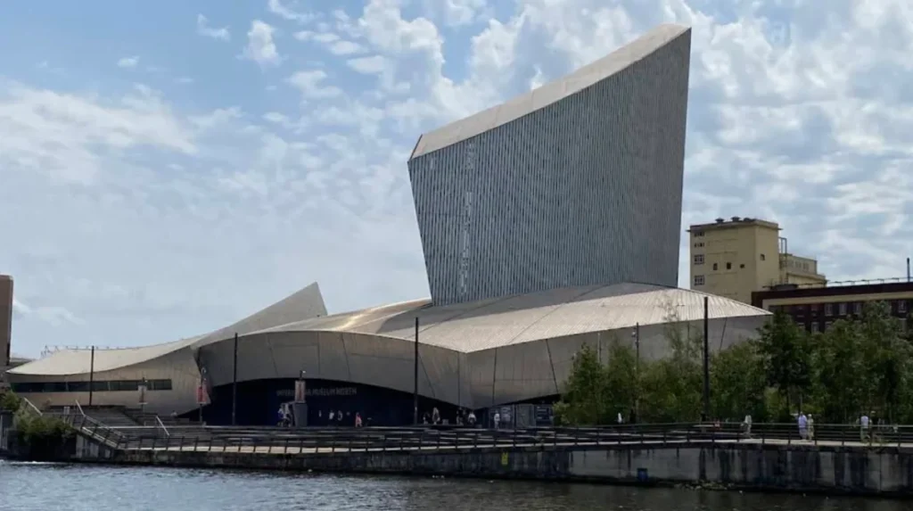 What role do Lambeth’s historic sites play in modern tourism and education?