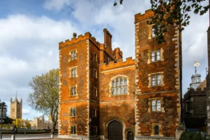 Best Historic Buildings in Lambeth Palace, Old Vic & More – 2026