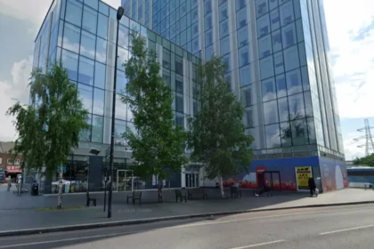 Children Hospitalised as London Tower Block Cuts Air Conditioning, Colliers Wood 2026