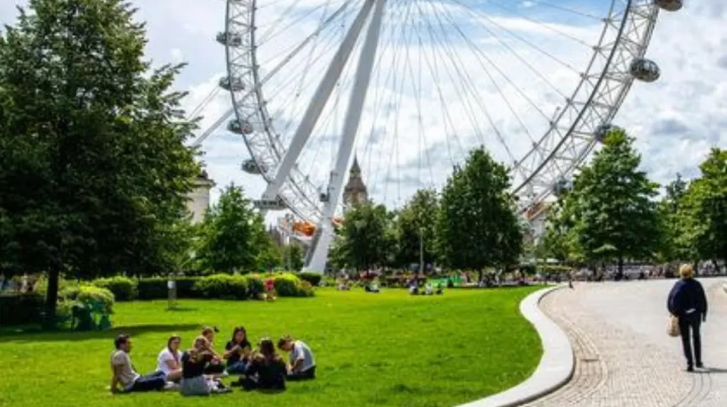 What free activities are available for families and children in Lambeth?