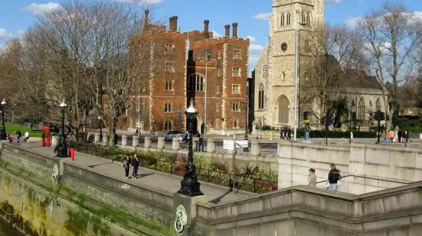 Lambeth Thames Path_ Routes, Landmarks and Walking Guide