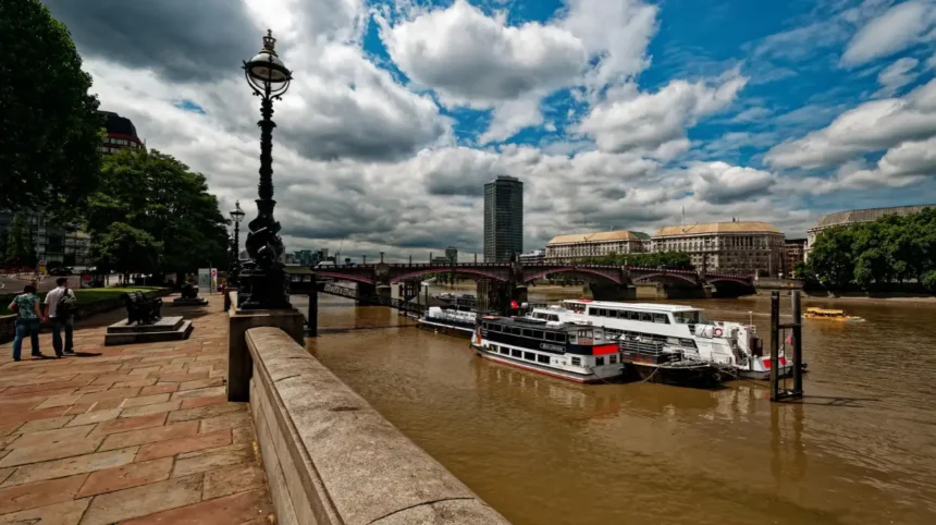 Where to Watch River Thames Traffic in Lambeth