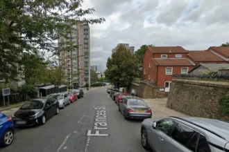 Met Police Hunt Dark Saloon Car After Woolwich Shooting 2026