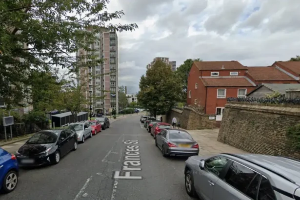 Met Police Hunt Dark Saloon Car After Woolwich Shooting 2026